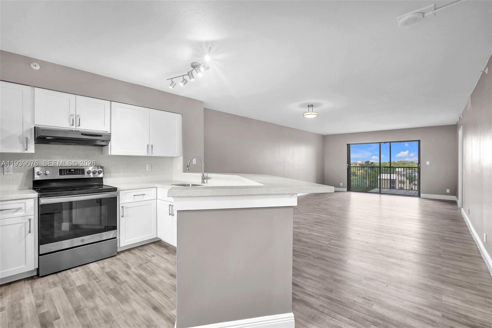 2112 S Cypress Bend Drive 802, Pompano Beach, FL 33069