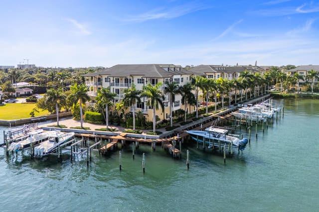 3920 N Flagler Drive 401, sold in Flagler Landing, West Palm Beach, FL