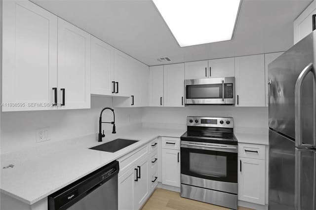 8309 SW 142nd Avenue G112, sold in Captiva Lakes Villas Cond, Miami, FL