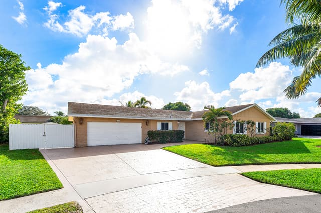 1540 SW 56th Avenue, sold in Plantation Landings, Plantation, FL