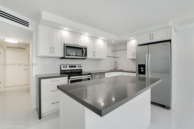 6039 Collins Avenue 1222, Miami Beach, FL 33140