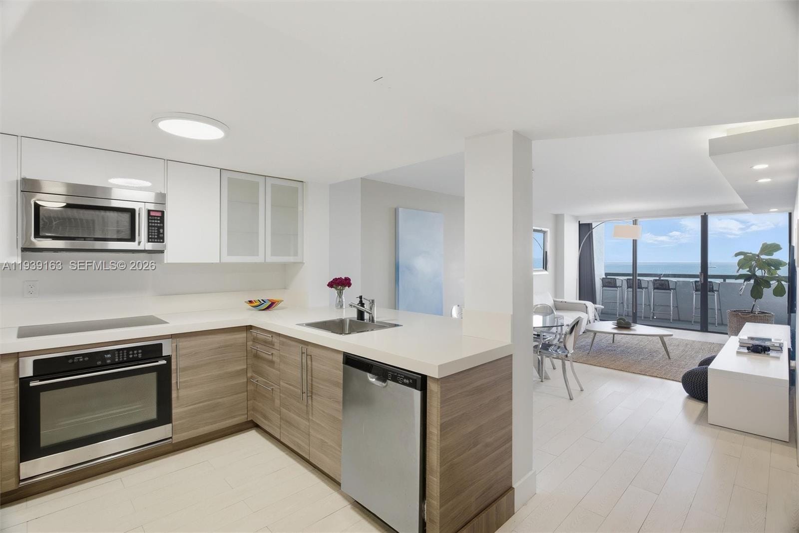 2555 Collins Avenue 2105 — photo 2