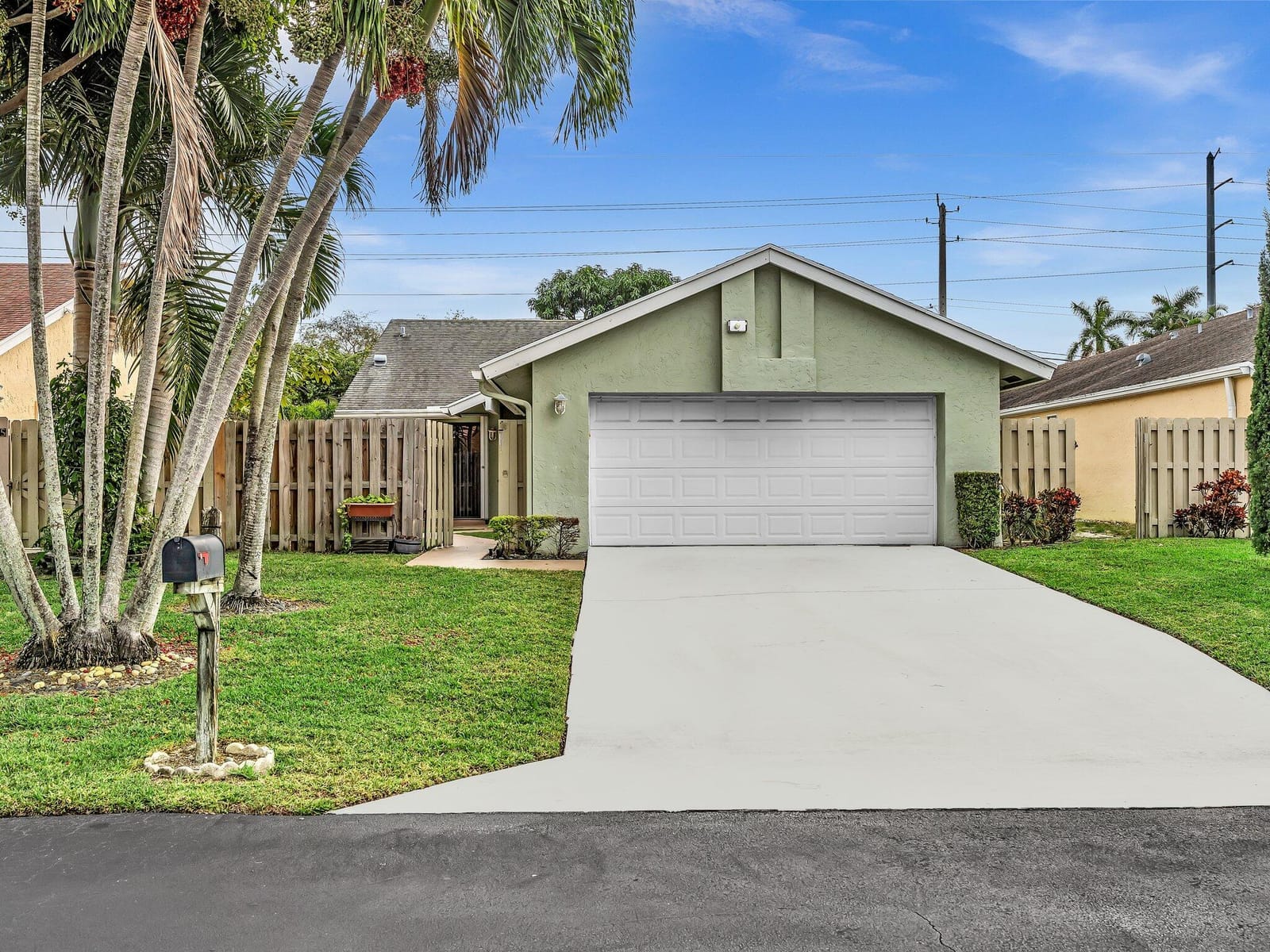 1045 NW 18th Avenue, Delray Beach, FL 33445