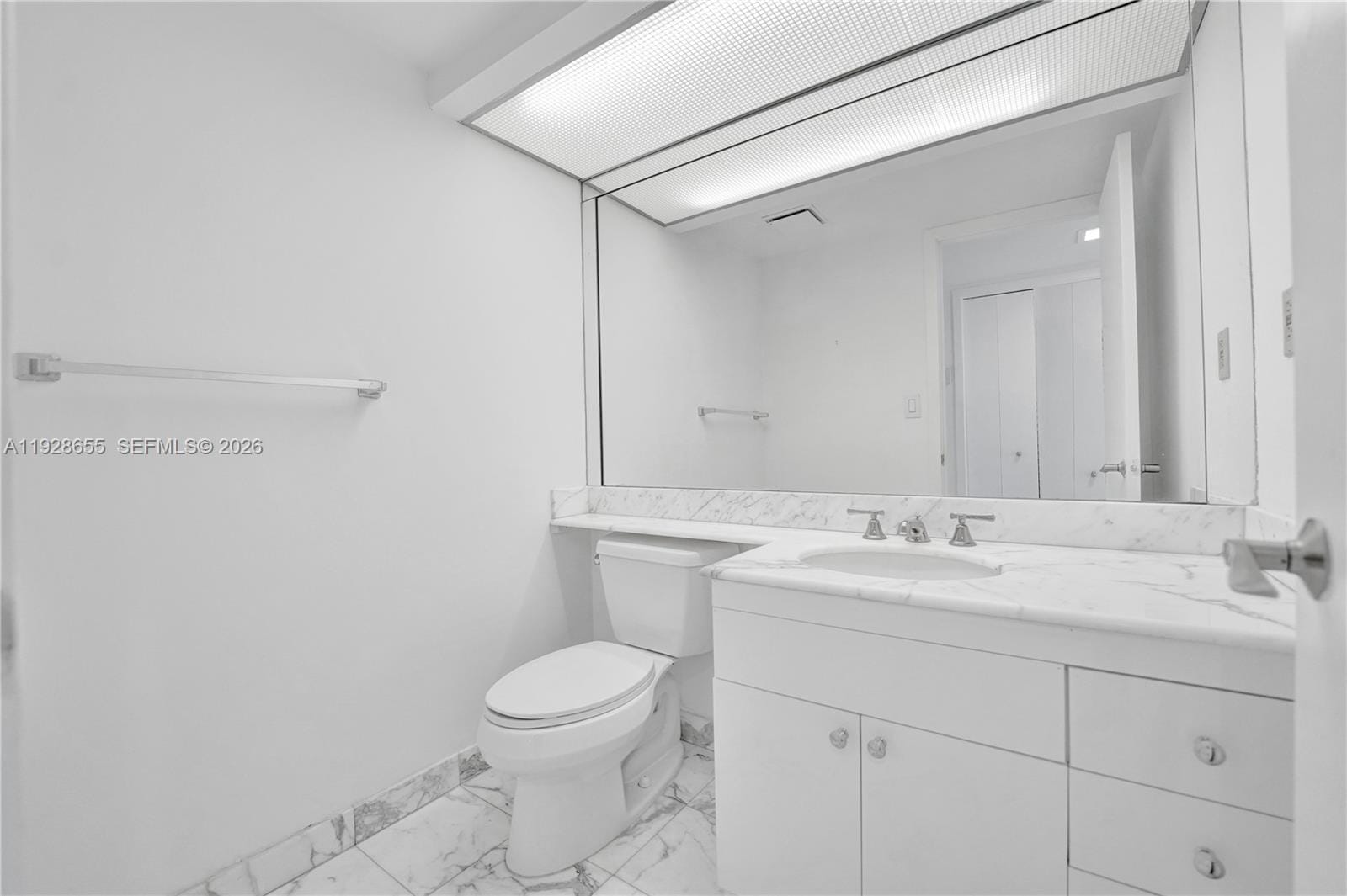 19707 Turnberry Way 16C, Aventura, FL 33180 photo 6
