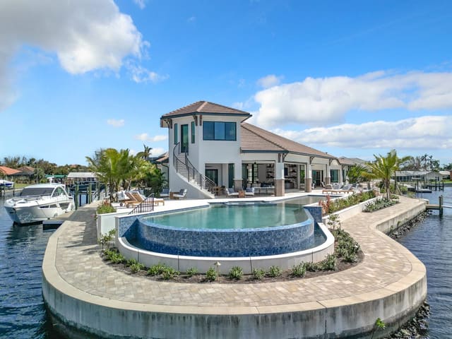 14201 Bay Drive, Fort Myers, FL 33919