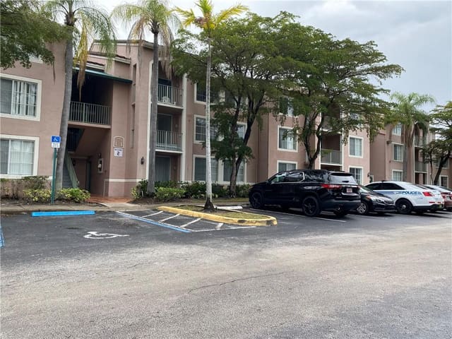 12112 Saint Andrews Place 205, Miramar, FL 33025
