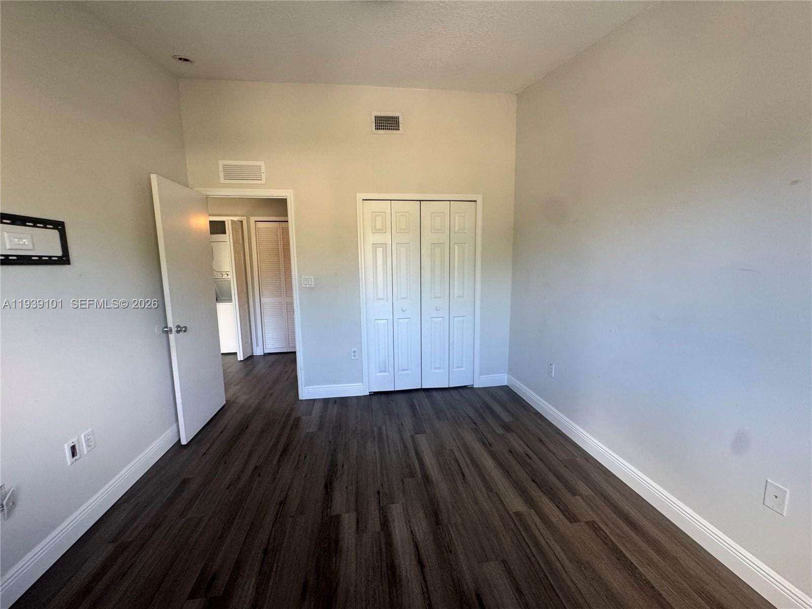 3390 NE 10th Street 201 — photo 11