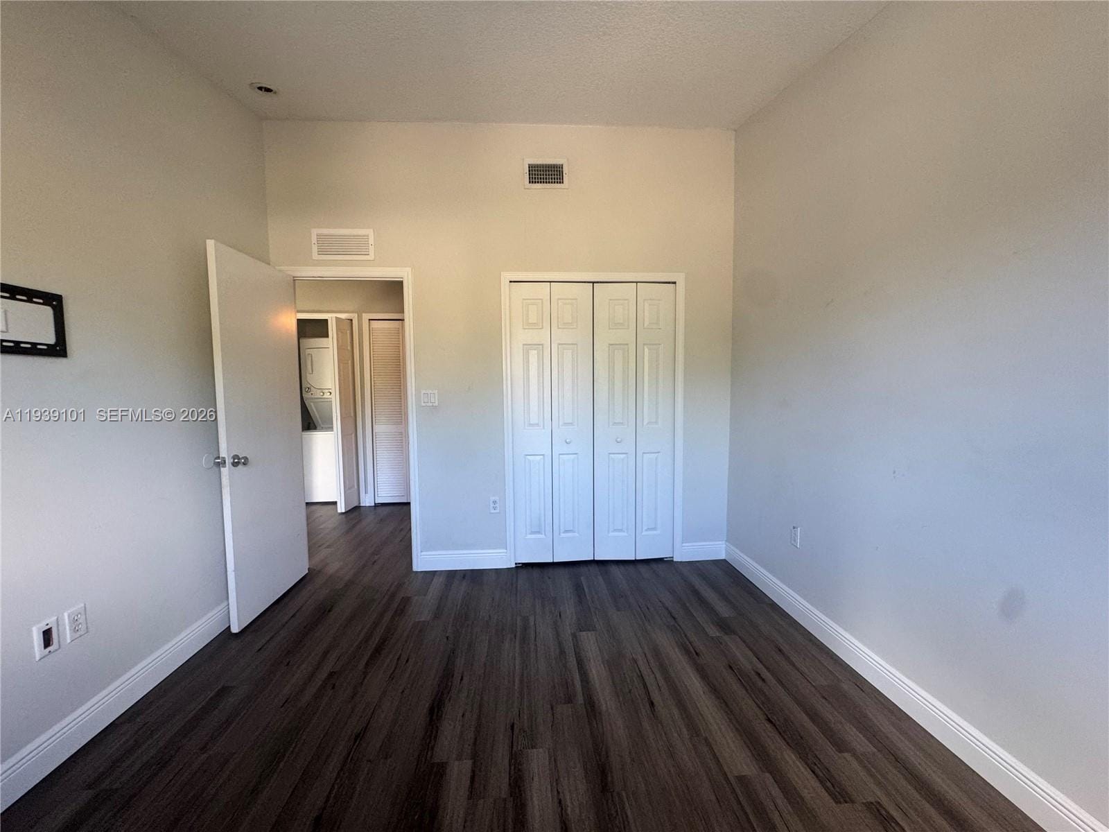 3390 NE 10th Street 201 — photo 12