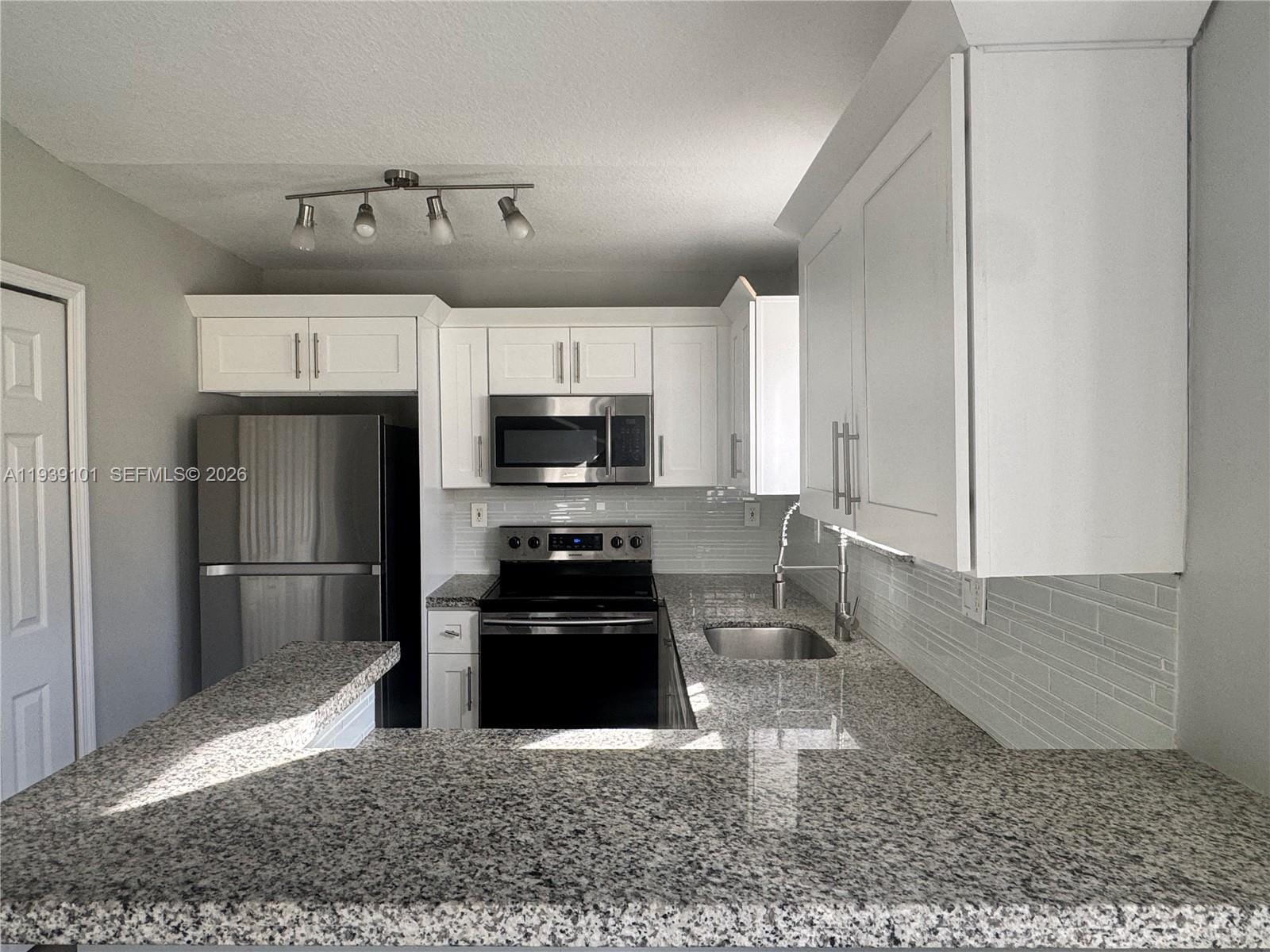 3390 NE 10th Street 201 — photo 8