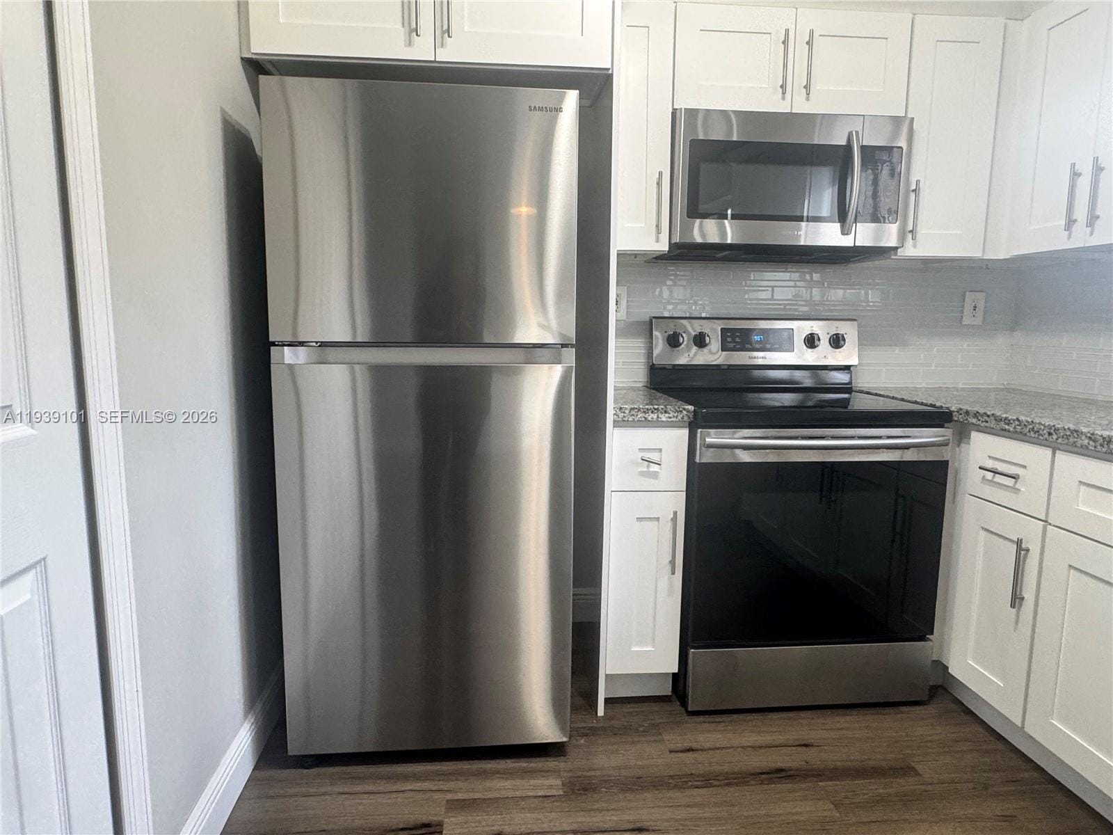 3390 NE 10th Street 201 — photo 9