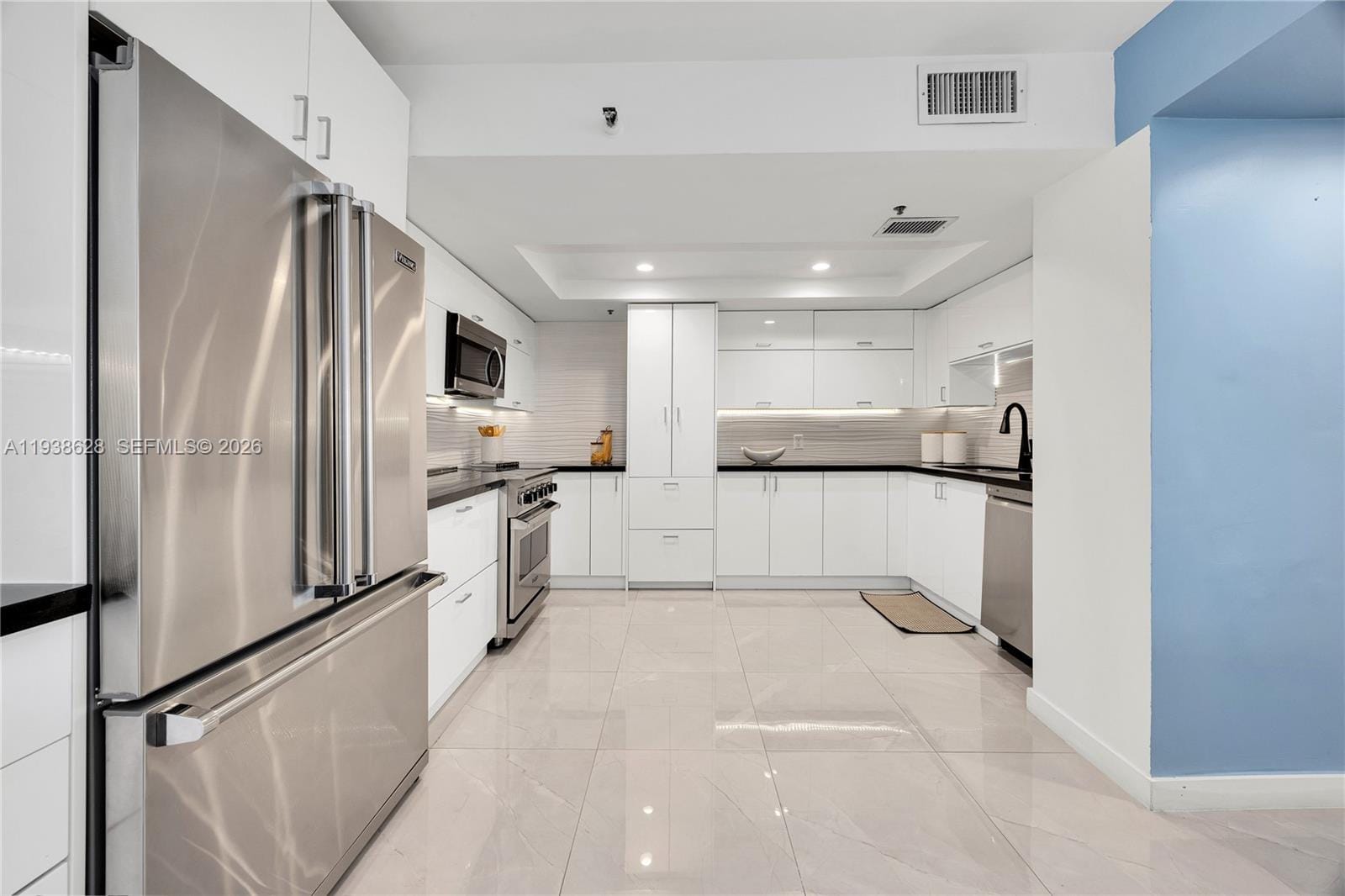 2843 S Bayshore Drive 6B — photo 12