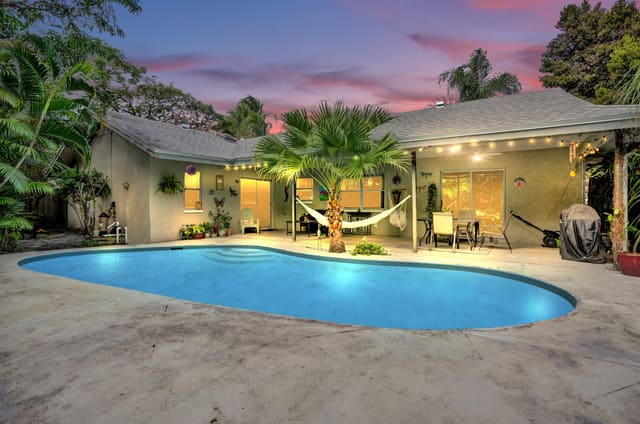 194 Parkwood Drive, sold in Huntington Woods, Royal Palm Beach, FL