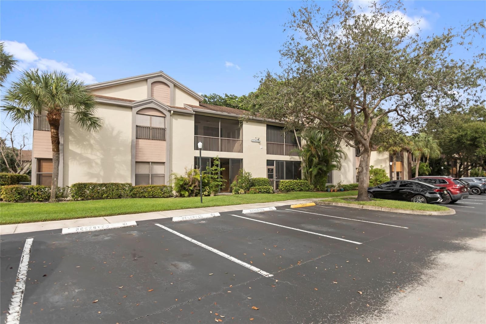 4498 Carambola Circle 27303 — photo 2
