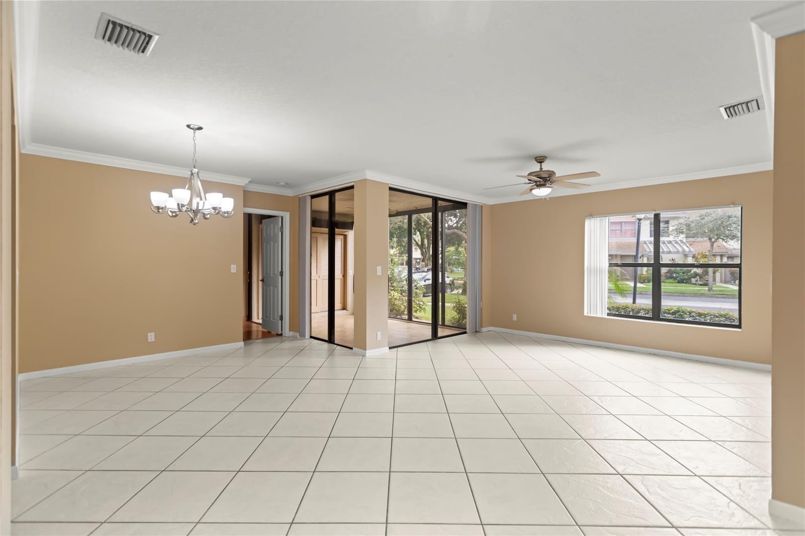 4498 Carambola Circle 27303 — photo 4