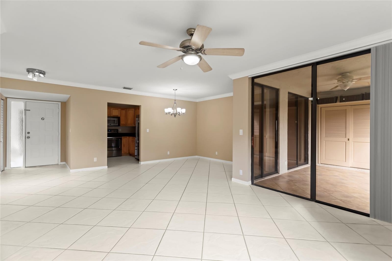 4498 Carambola Circle 27303 — photo 5