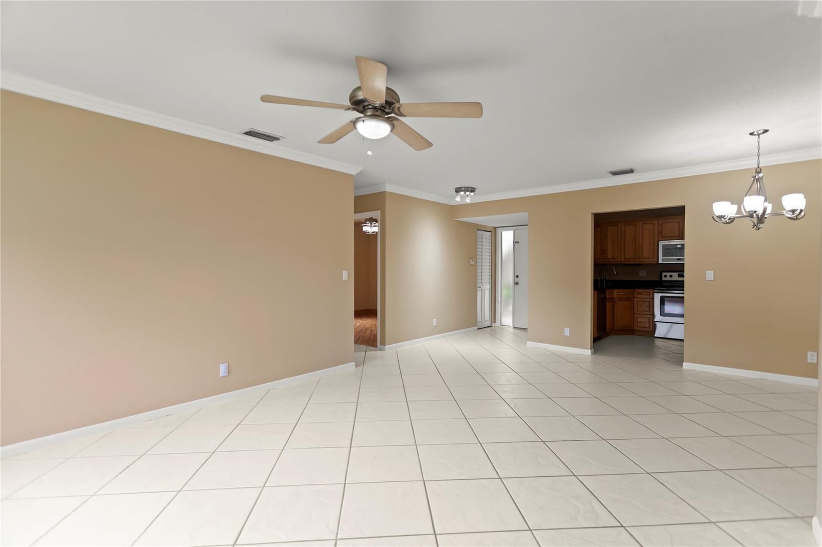 4498 Carambola Circle 27303 — photo 10
