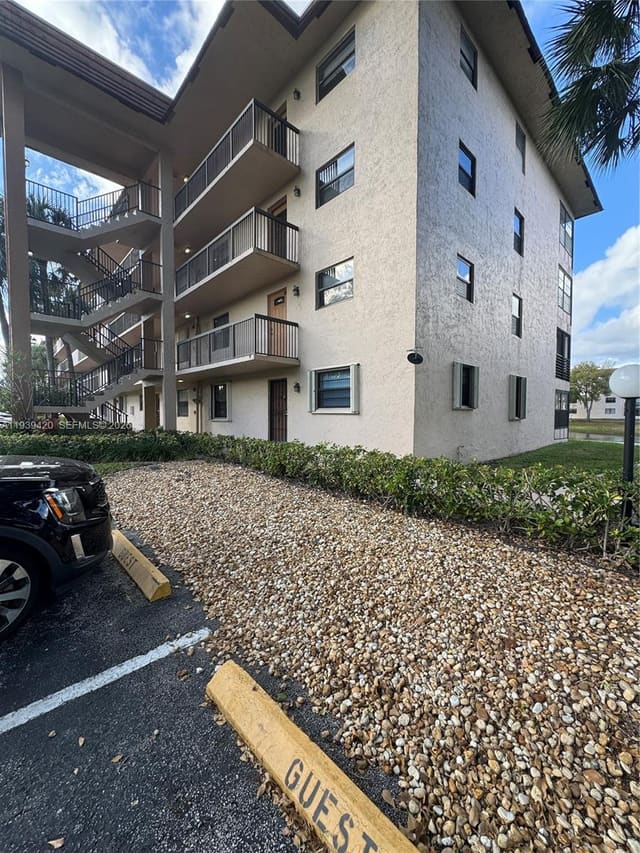 4970 E Sabal Palm Boulevard 115, Tamarac, FL 33319