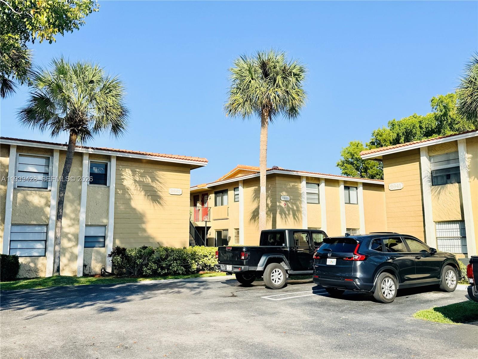 2651 Riverside Drive 3 — photo 4