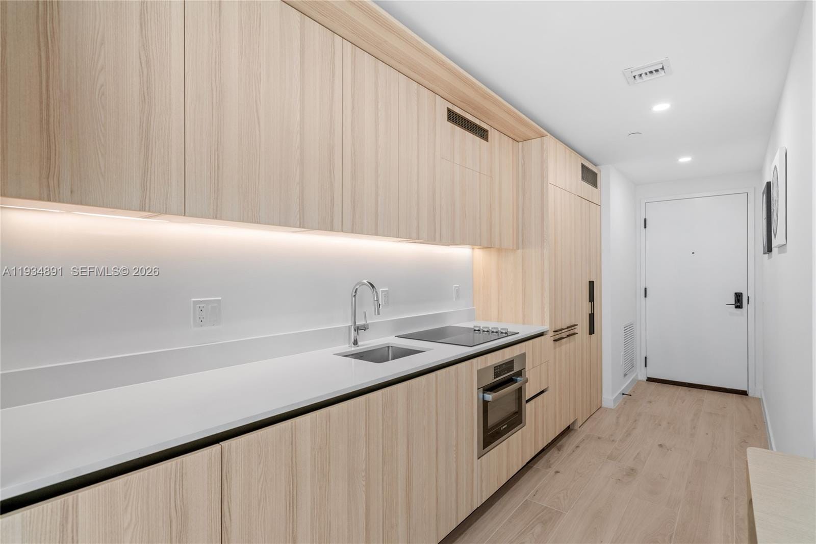 225 N Miami Avenue 1405 — photo 9