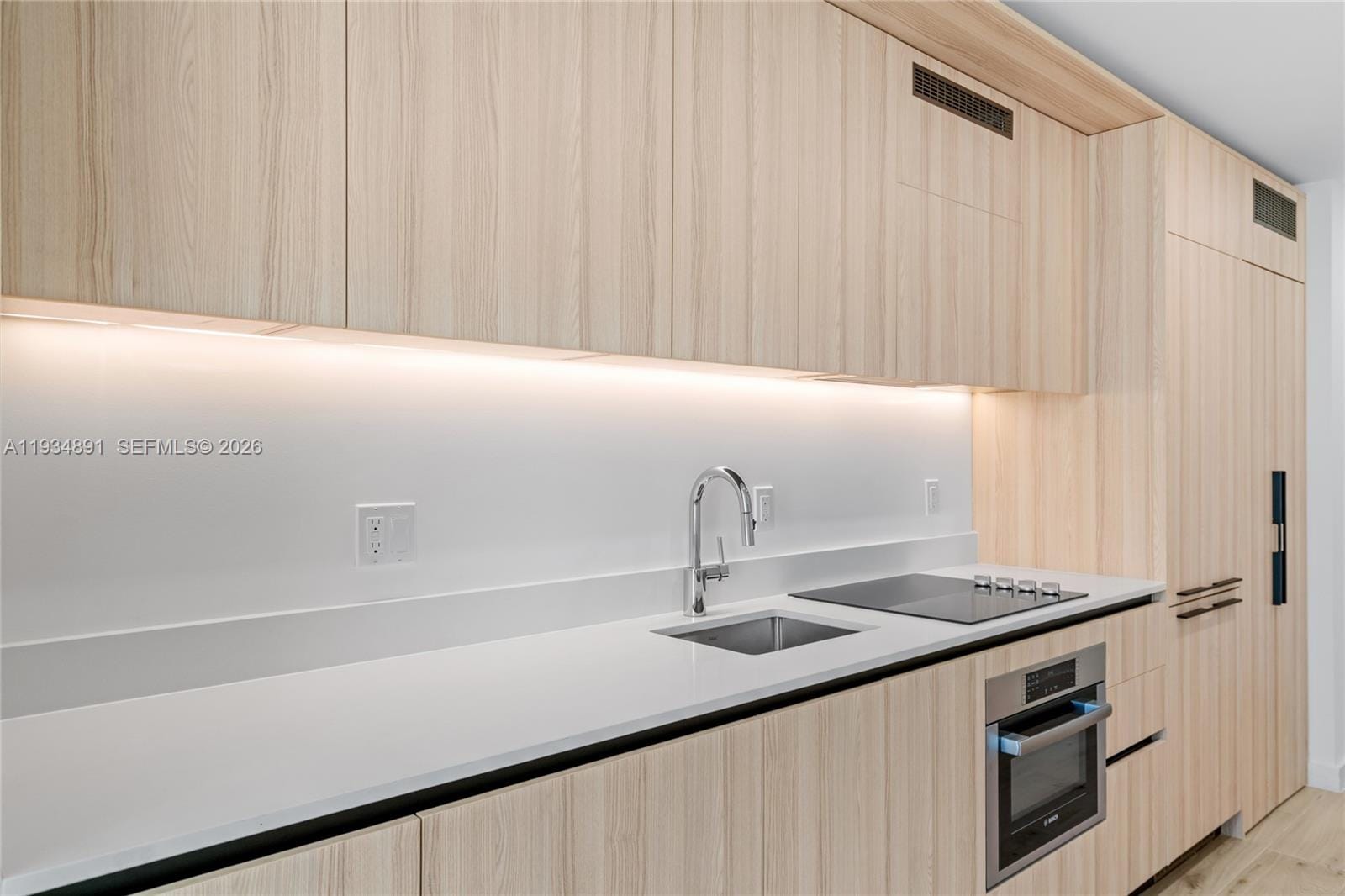225 N Miami Avenue 1405 — photo 10