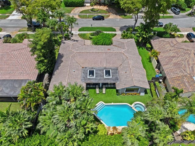 2100 NE 211th Ter., sold in Highland Lakes Sec 2, Miami, FL