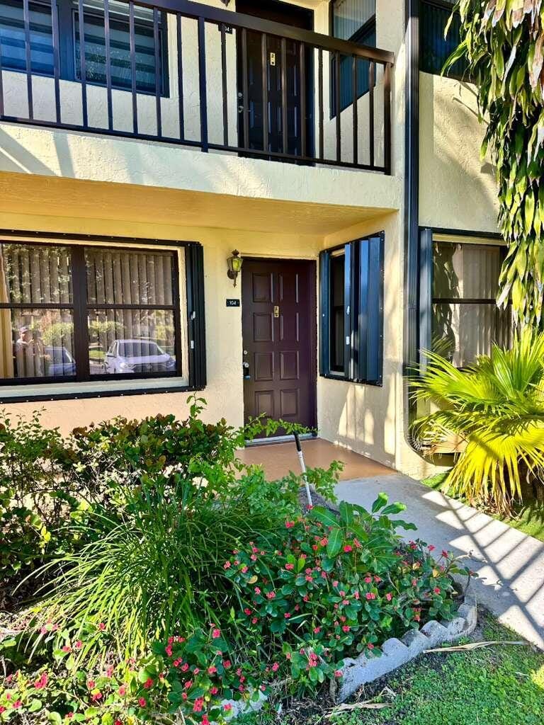 4691 Lucerne Lakes Boulevard E 104, Lake Worth, FL 33467
