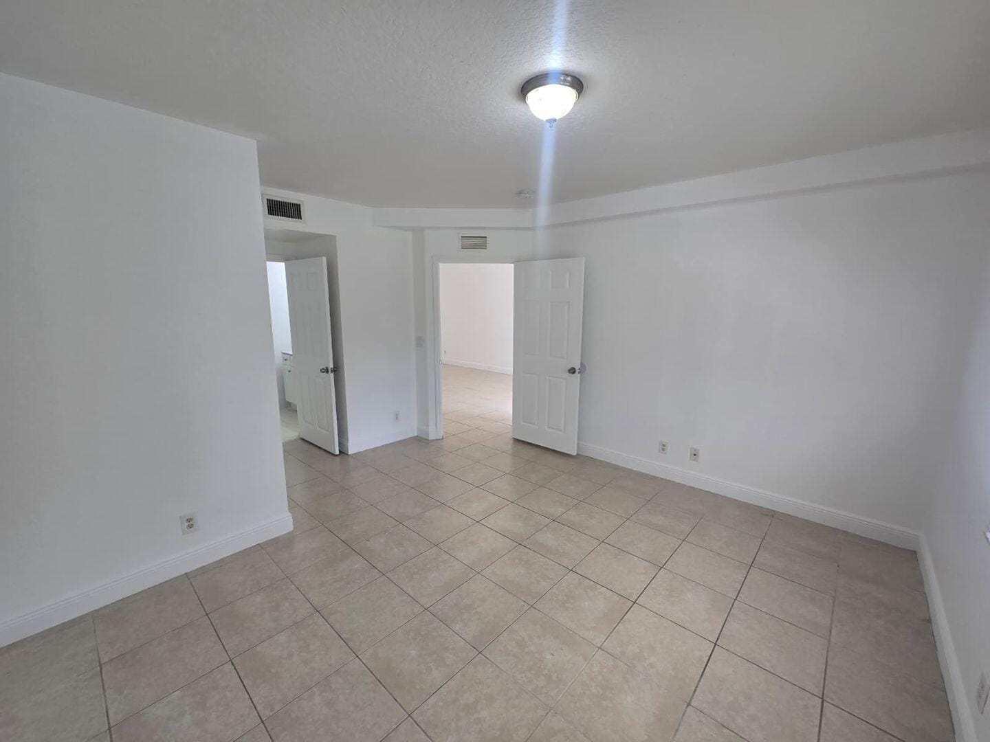 1161 Golden Lakes Boulevard 1315 — photo 8