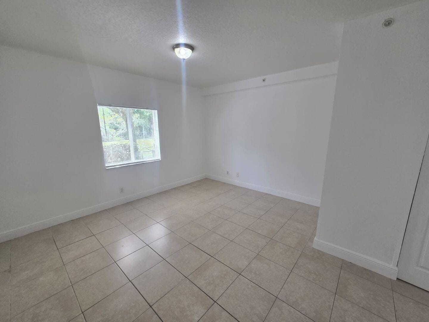 1161 Golden Lakes Boulevard 1315 — photo 9