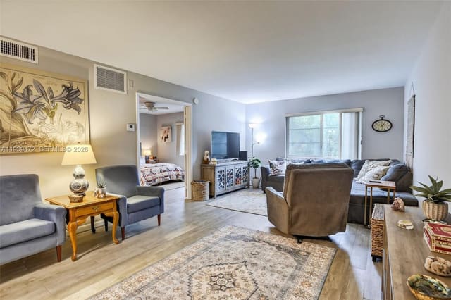 124 NE 19th Court 110B, Wilton Manors, FL 33305