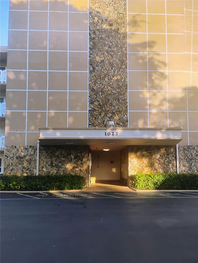 1025 SE 2nd Avenue, Dania Beach, FL 33004