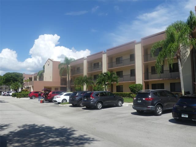 10657 W Clairmont Circle 306, sold in Clairmont Condominium, Fort Lauderdale, FL