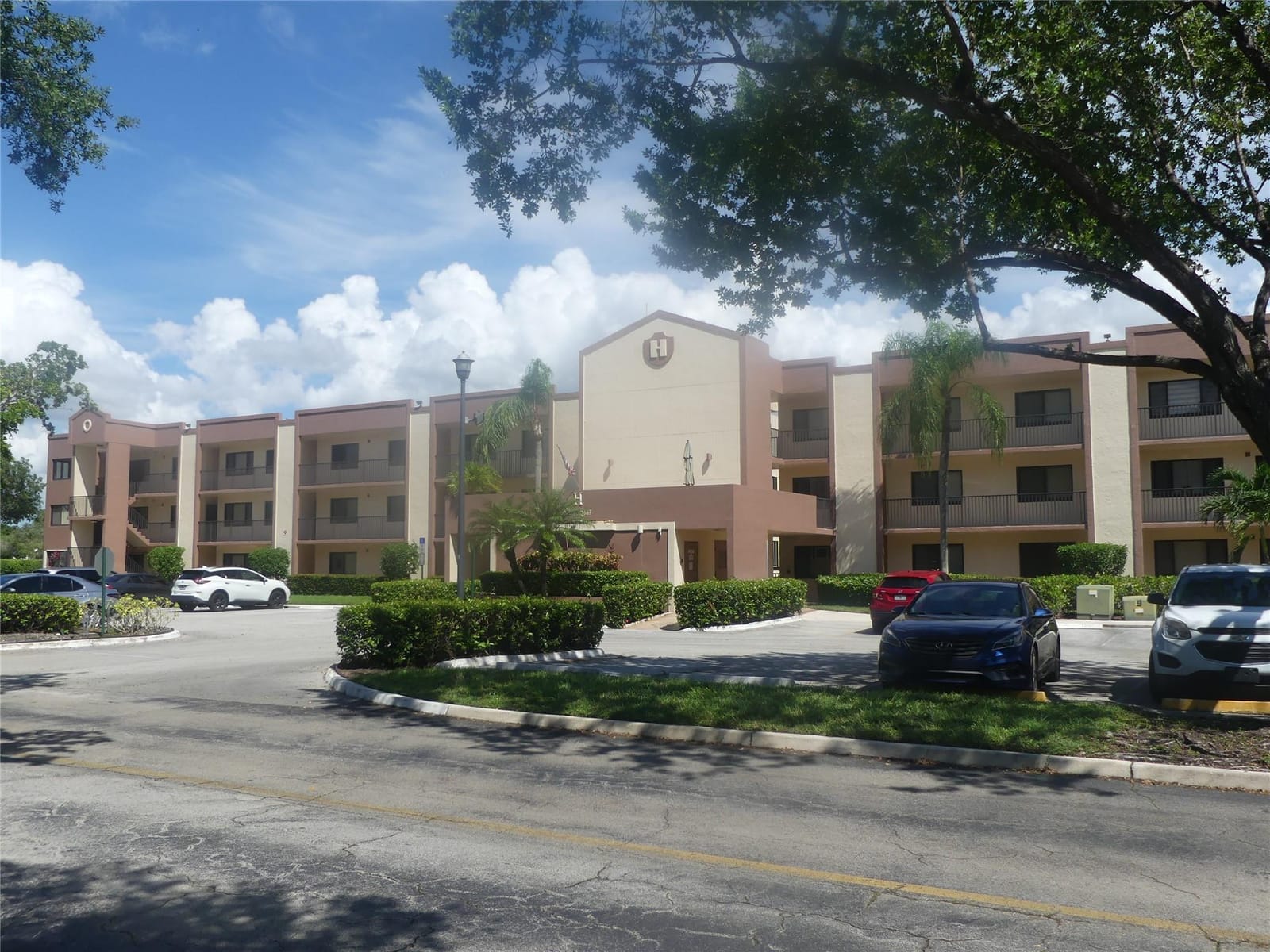 10657 W Clairmont Circle 306, Tamarac, FL 33321 photo 2