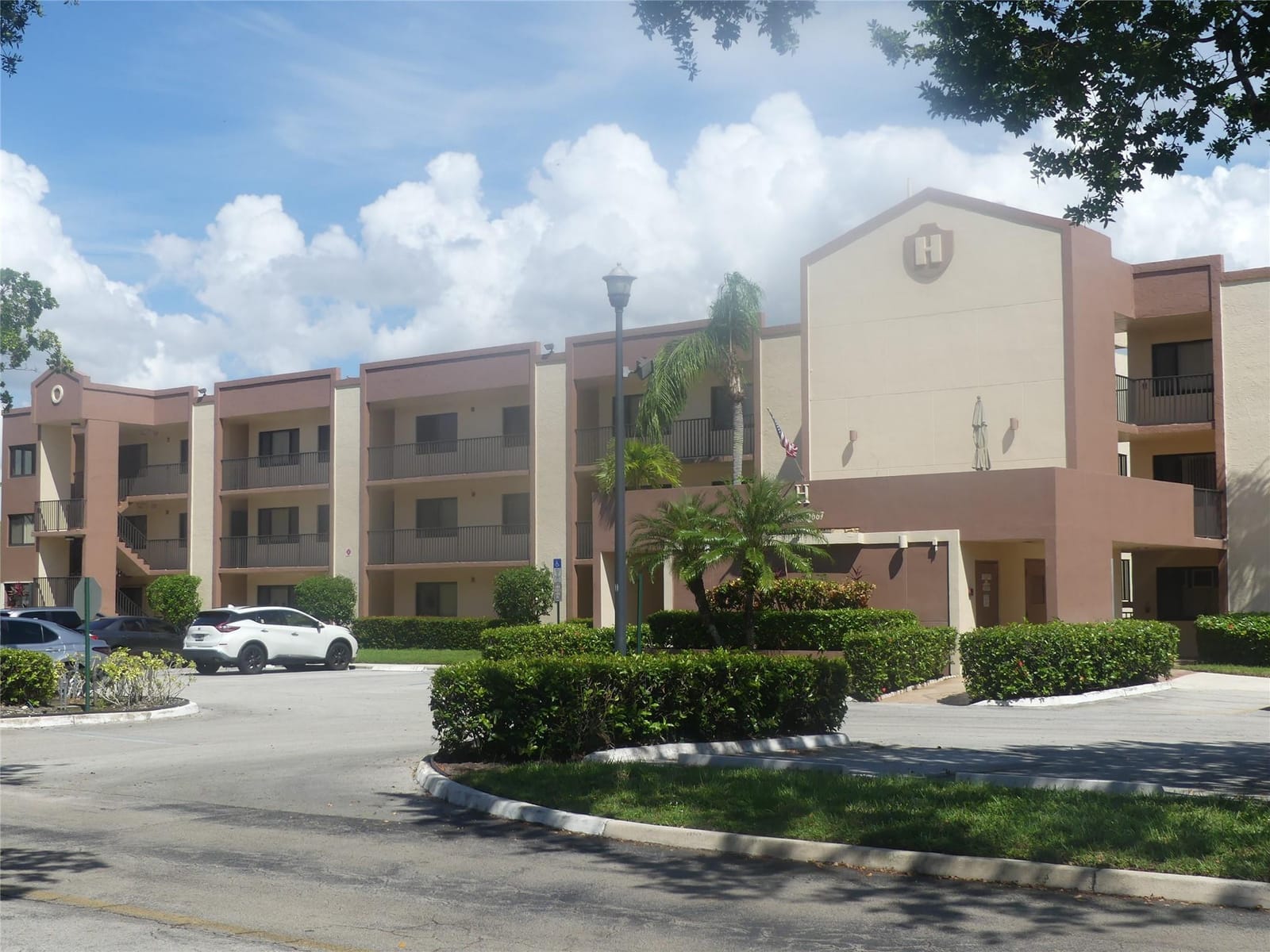 10657 W Clairmont Circle 306, Tamarac, FL 33321 photo 8