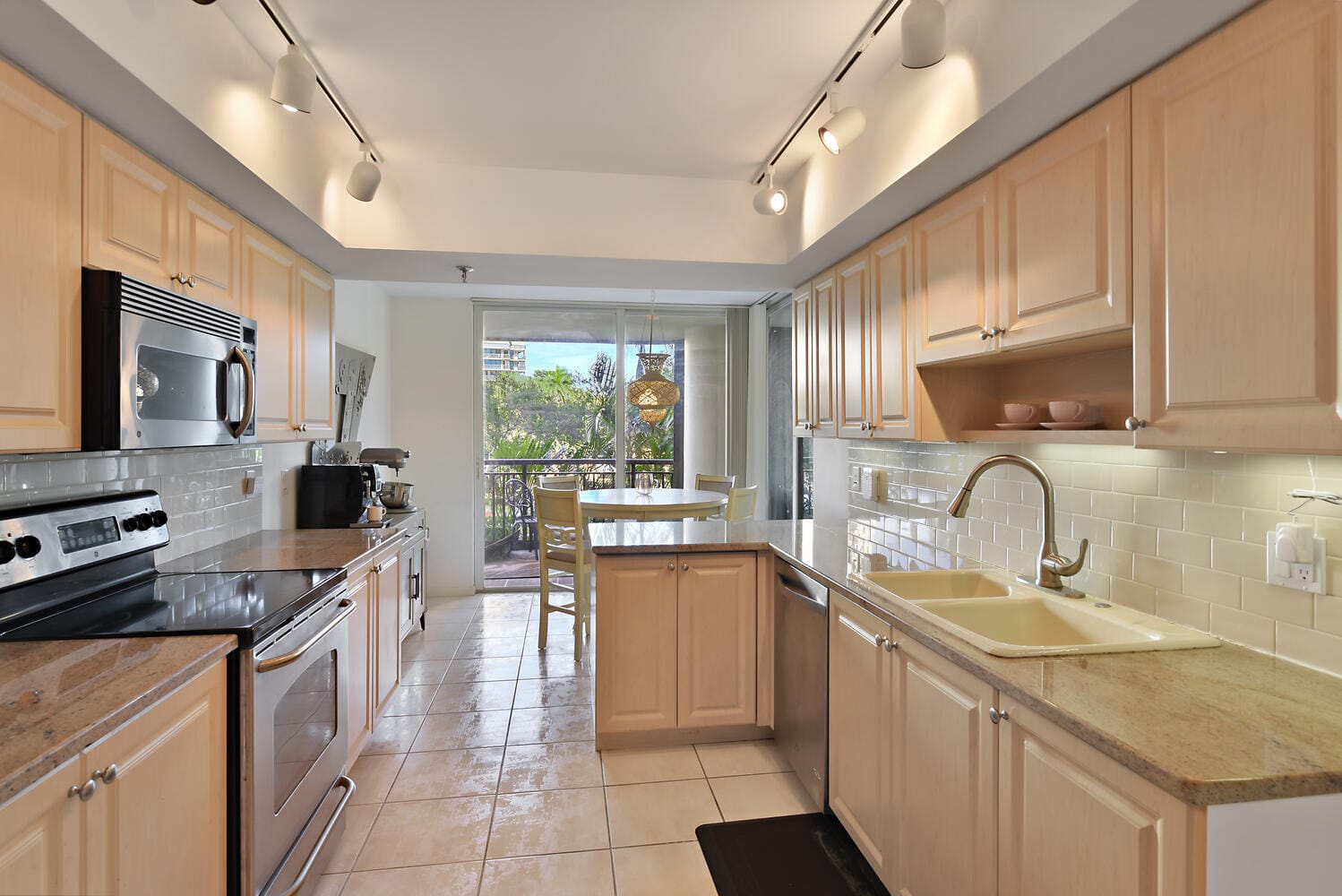 2427 Presidential Way 204 — photo 9