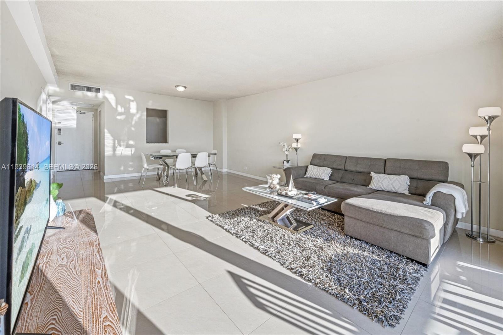 5601 Collins Avenue 1618 — photo 3