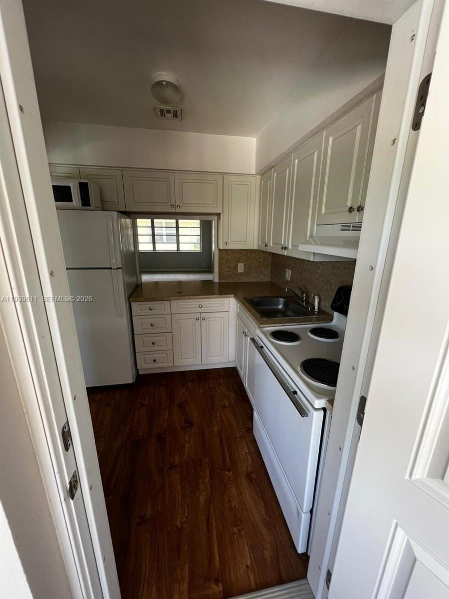 2701 NE 1st Street 203 — photo 3