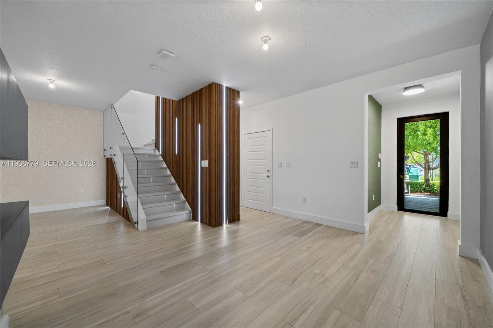 8106 NW 105th Court — photo 2