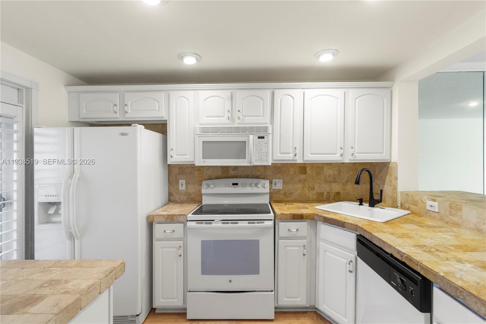 455 Paradise Isle Boulevard 402 — photo 4