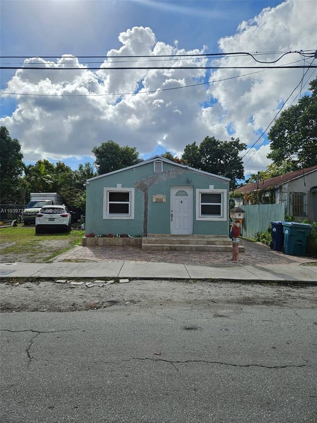 2944 NW 44th Street, sold in Roosevelt Park, Miami, FL