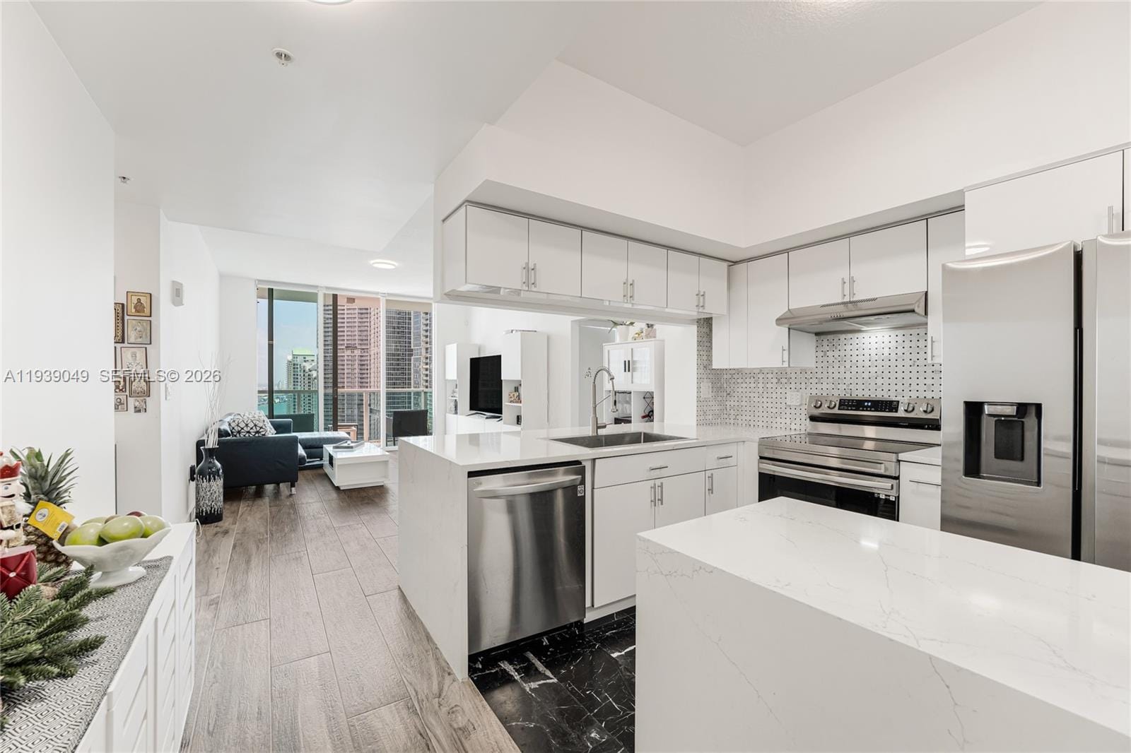 31 SE 5th Street 3918 — photo 3