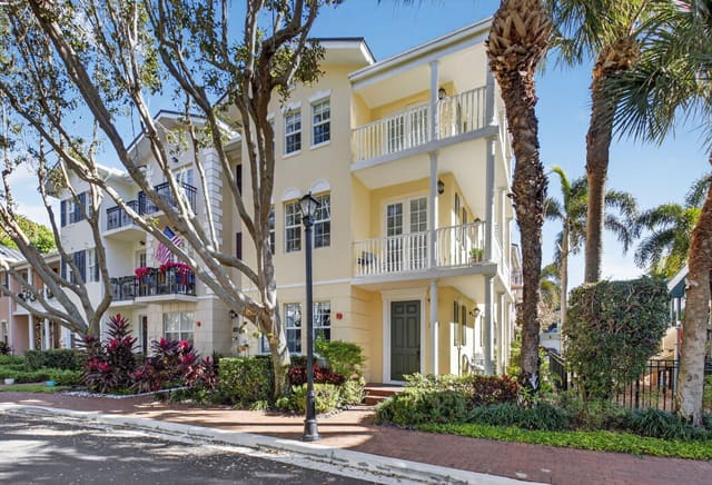 1037 W Heritage Club Circle, sold in Heritage Club, Delray Beach, FL