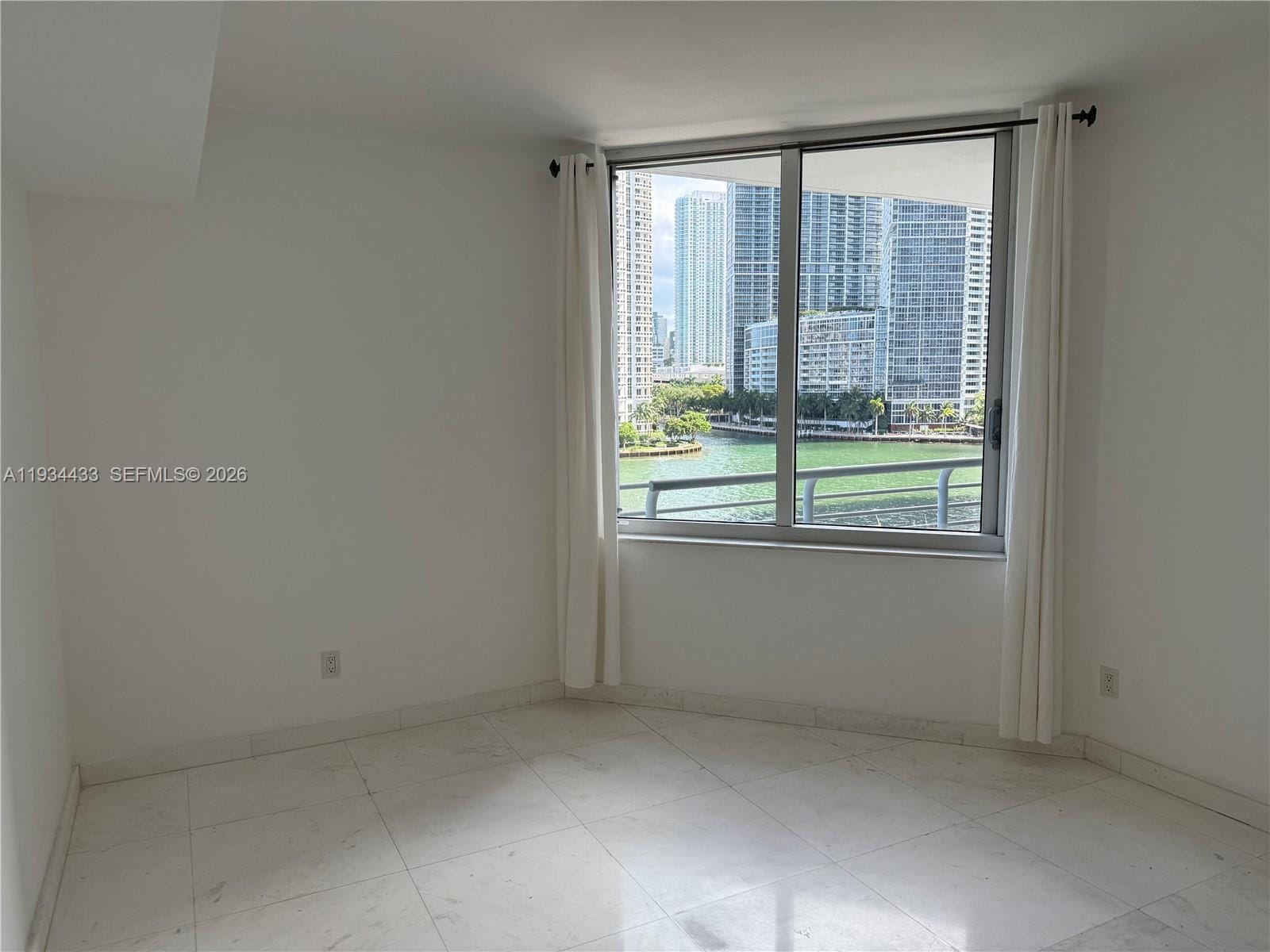 325 S Biscayne Boulevard 621, Miami, FL 33131 photo 16