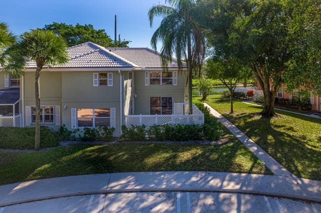 1956 Hartford Court 25D, sold in Stamford At The Villages, West Palm Beach, FL
