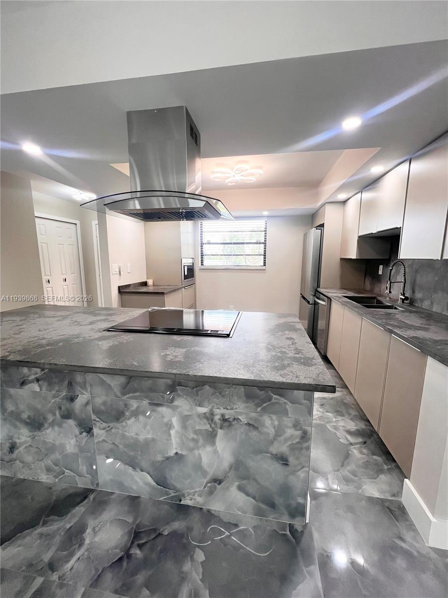 4930 E Sabal Palm Boulevard 206 — photo 3