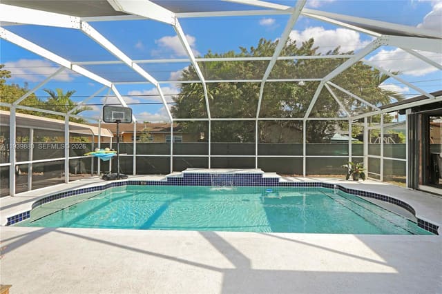 3825 SW 125th Avenue, sold in Southern Ests 7th Addn Se, Miami, FL