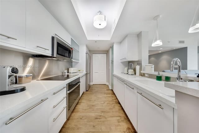 110 Washington Avenue 2606, sold in The Cosmopolitan Residenc, Miami Beach, FL