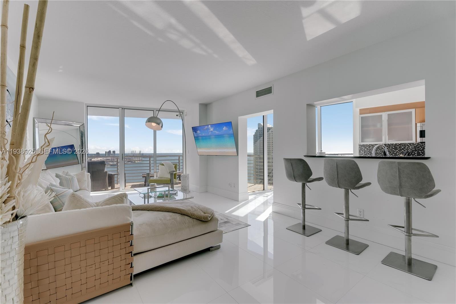 325 S Biscayne Boulevard 3723, Miami, FL 33131 photo 4
