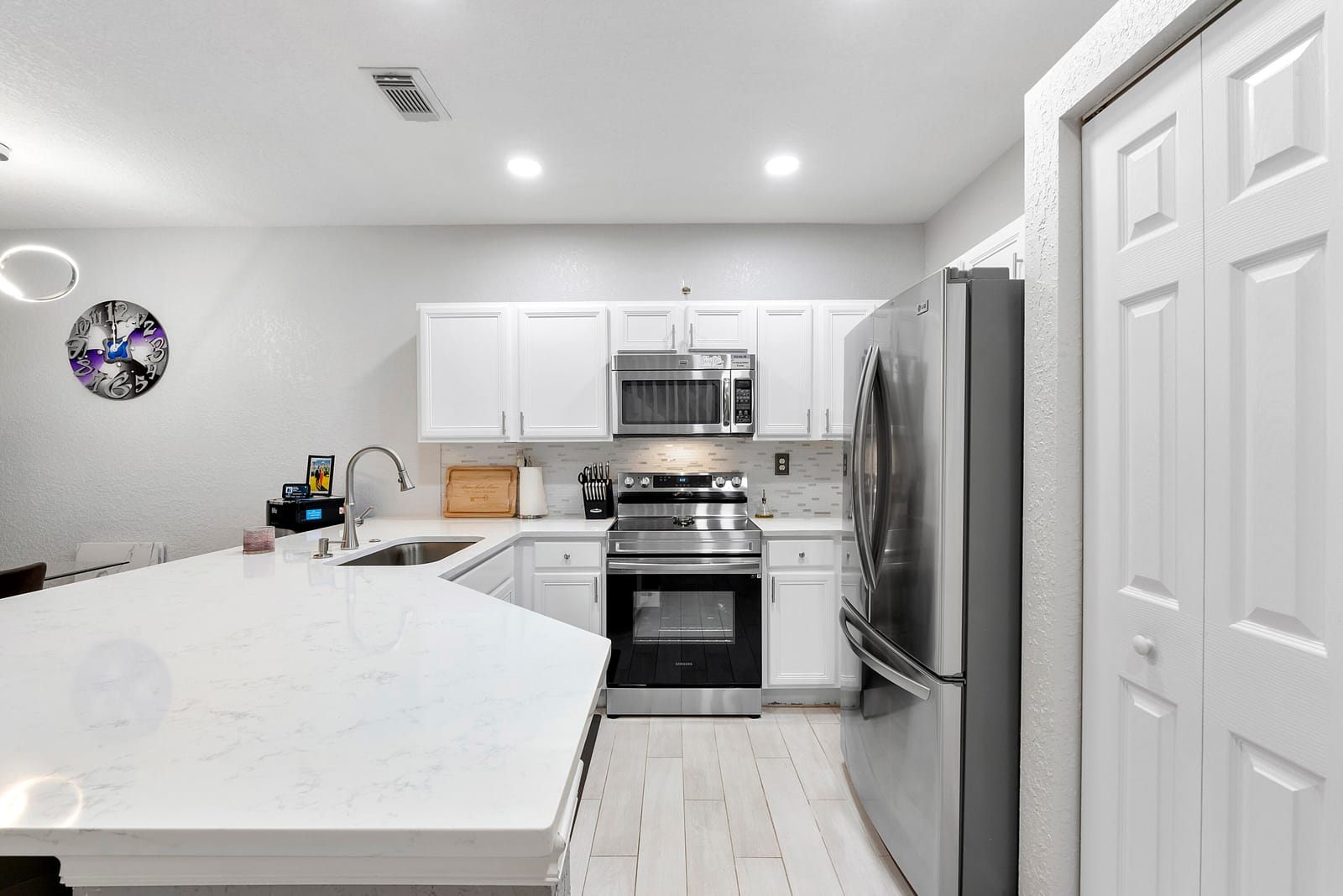 1515 Buckingham Avenue 1515 — photo 9