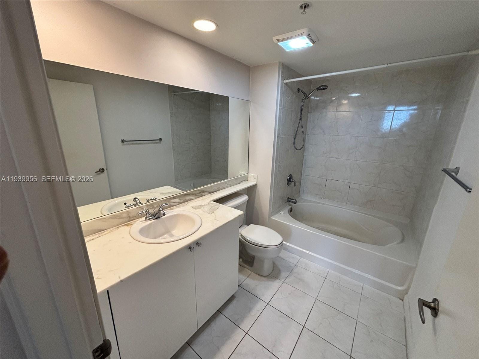 2775 NE 187th Street 403 — photo 4