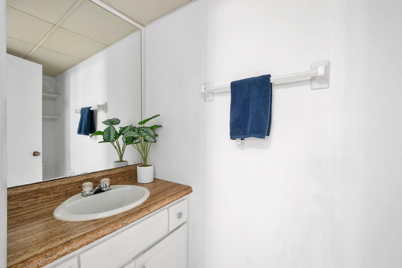 3720 Inverrary Drive 3-D — photo 3